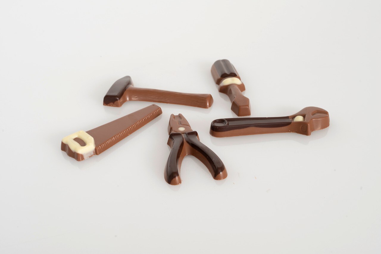 <div class='descrGalleryTitle'>Attrezzi di cioccolato</div><div class='descrGalleryText'><p>Chiavi inglesi, cacciaviti, martelli &amp; co: gli strumenti da officina realizzati in cioccolato (4,99 euro)</p>
</div>